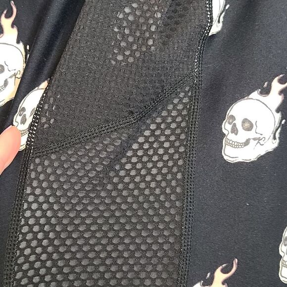 2X 18W 20W Torrid Wicking Active Legging  Black Flames Skull Punk Mesh Panel - Picture 5 of 11